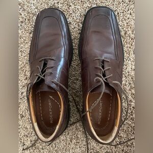 Men’s Rockport Brown Leather dress shoes. Size 10.5. Very good condition.